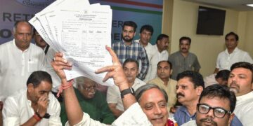 Morning Digest | Kharge represents status quo, I represent change, says Shashi Tharoor; President Murmu to award ‘Swachh Survekshan’ to cleanest cities today, and more