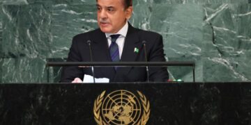 Pakistan Prime Minister Sharif greets Hindu community members on Deepavali