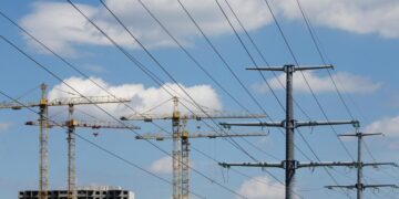 Ukraine: Russia hits power site by Kyiv, guards seized land