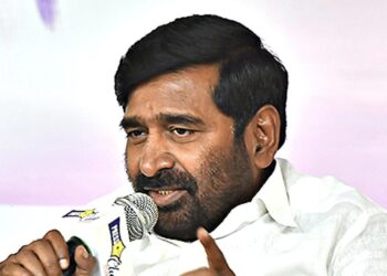 Unconvinced by explanation, EC censures Telangana Energy Minister ahead of Munugode by-election
