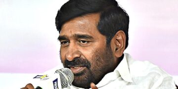 Unconvinced by explanation, EC censures Telangana Energy Minister ahead of Munugode by-election
