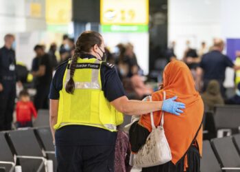 Annual U.K. net migration hits record high of more than 500,000