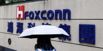 Apple supplier Foxconn quadruples bonuses to staff hit by China COVID-19 lockdown