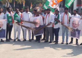 Congress protests against BJP in Sangareddy