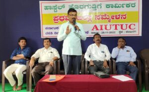 Leaders criticise govt. for violating labour laws