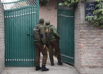 Massive searches in Jammu and Kashmir over militant threat to journalists