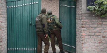 Massive searches in Jammu and Kashmir over militant threat to journalists