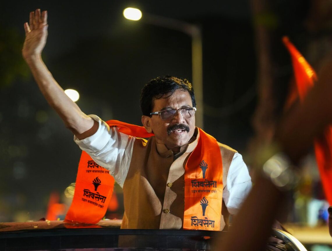 Rahul Gandhi remarks on Savarkar | Sanjay Raut warns of cracks in Maha Vikas Aghadi alliance