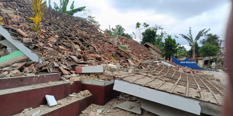 Strong earthquake topples houses in Indonesia’s Java; at least 56 dead