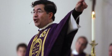 Anti-abortion U.S. priest Frank Pavone defrocked for blasphemous posts