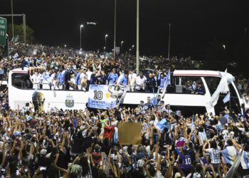 Argentines dance, cry and cheer in streets as World Cup winners return