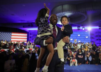 Democrats get outright majority in Senate after winning Georgia runoff