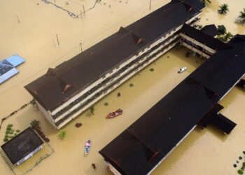 Five dead, more than 70,000 evacuated in Malaysia floods
