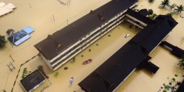 Five dead, more than 70,000 evacuated in Malaysia floods