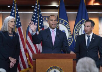 Hakeem Jeffries elected to lead House Democrats after Nancy Pelosi