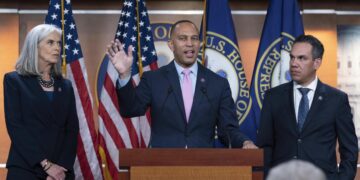 Hakeem Jeffries elected to lead House Democrats after Nancy Pelosi