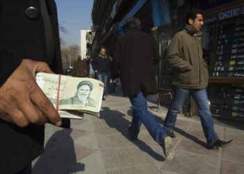 Iran’s currency falls further against the dollar amid unrest