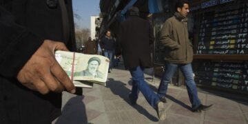 Iran’s currency falls further against the dollar amid unrest