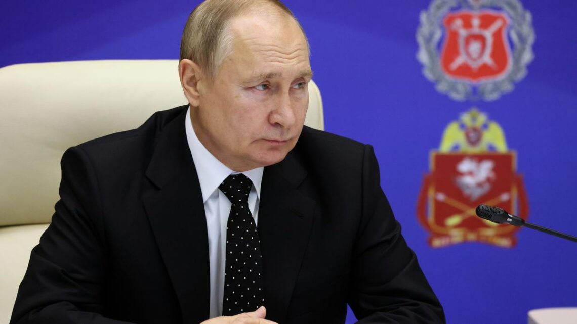 Putin sounds out military commanders on Ukraine