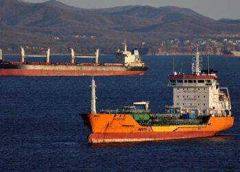 Russia to ban oil exports to countries with price cap from February