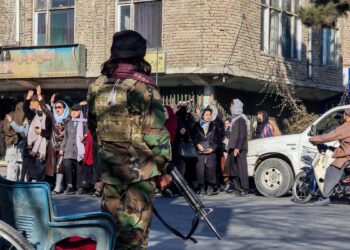 Taliban use water cannon on women protesting university ban