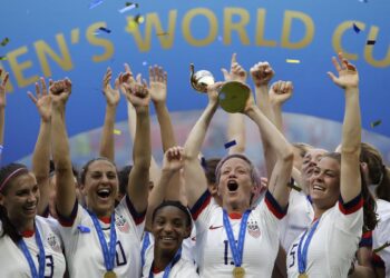 U.S. House passes equal pay bill in latest women’s soccer win