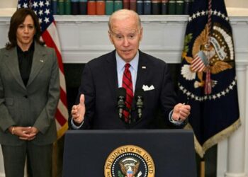 Biden toughens border, offers legal path for 30,000 people a month