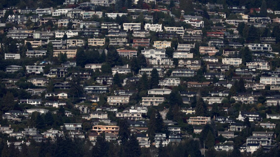 Canada bans most foreigners from buying homes