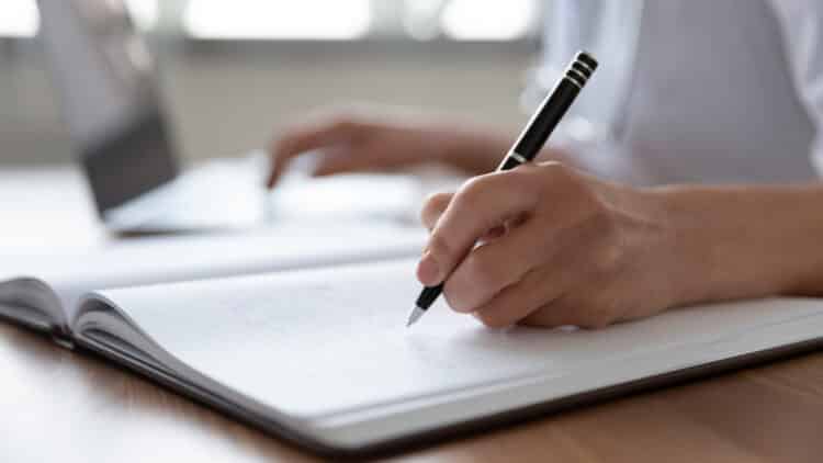 Is academic English writing difficult or no