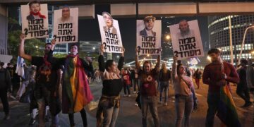 Israelis press on with protests against new government