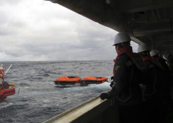 Ship sinks between South Korea and Japan; 9 remain unconscious