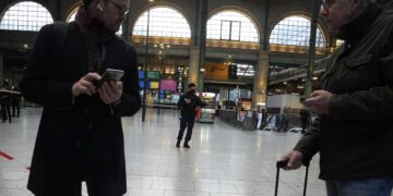 Six stabbed in Paris train station; attacker shot by police