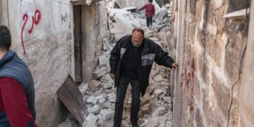 Magnitude 5.6 earthquake hits Turkey; more buildings collapse