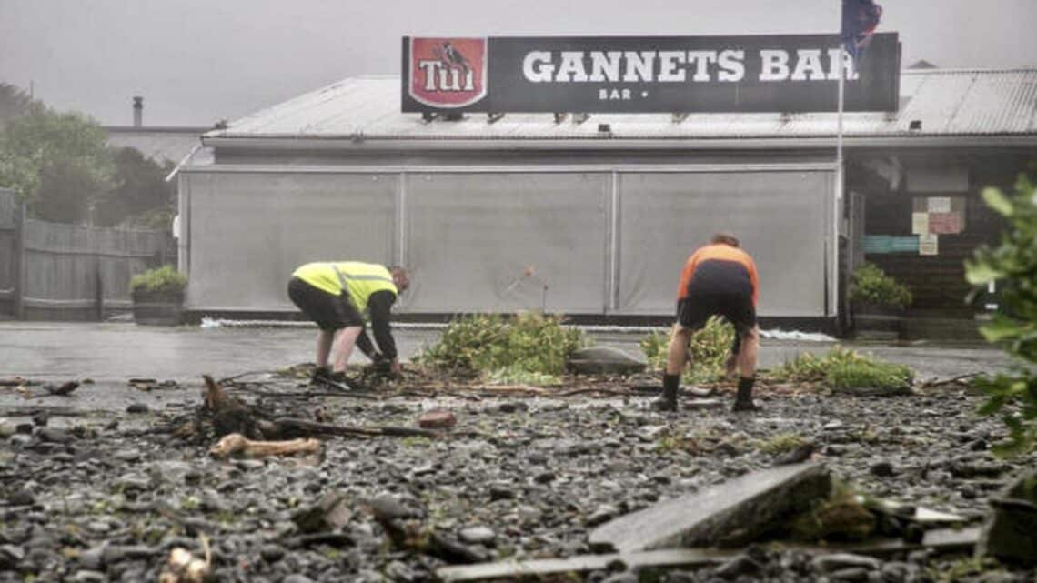 Magnitude 6.1 quake strikes off New Zealand coast