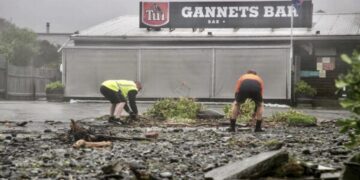 Magnitude 6.1 quake strikes off New Zealand coast