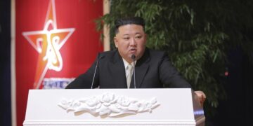 North Korean leader Kim Jong Un visits and encourages troops with daughter
