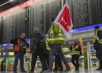 Thousands of flights cancelled as German airport staff strike