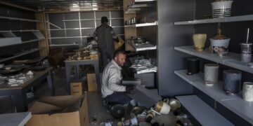 Turkey bans layoffs, offers salary support in earthquake zone