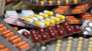 U.S. government to start imposing inflation penalties on drugmakers in 2025