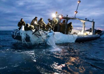 U.S. recovers balloon debris, China protests