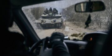 Ukraine defends Luhansk region as Russia brings in troops – governor