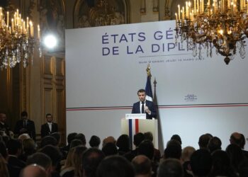 Macron shuns parliament to raise French retirement age