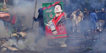 Pakistan Rangers retreat from Imran Khan’s residence after court order; celebration among his supporters