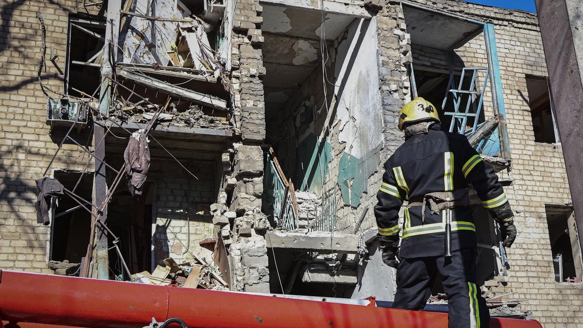 Russian Missile Hits Ukrainian Apartment Building; 1 Killed — The ...