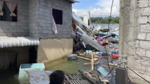 Strong earthquake kills at least 14 in Ecuador, 1 in Peru