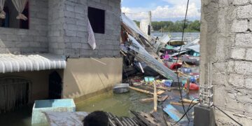 Strong earthquake kills at least 14 in Ecuador, 1 in Peru