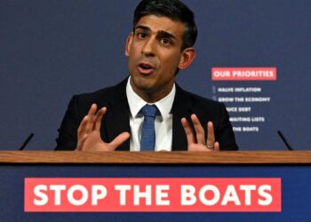 U.K.’s Sunak pledges to stop cross-Channel migrants
