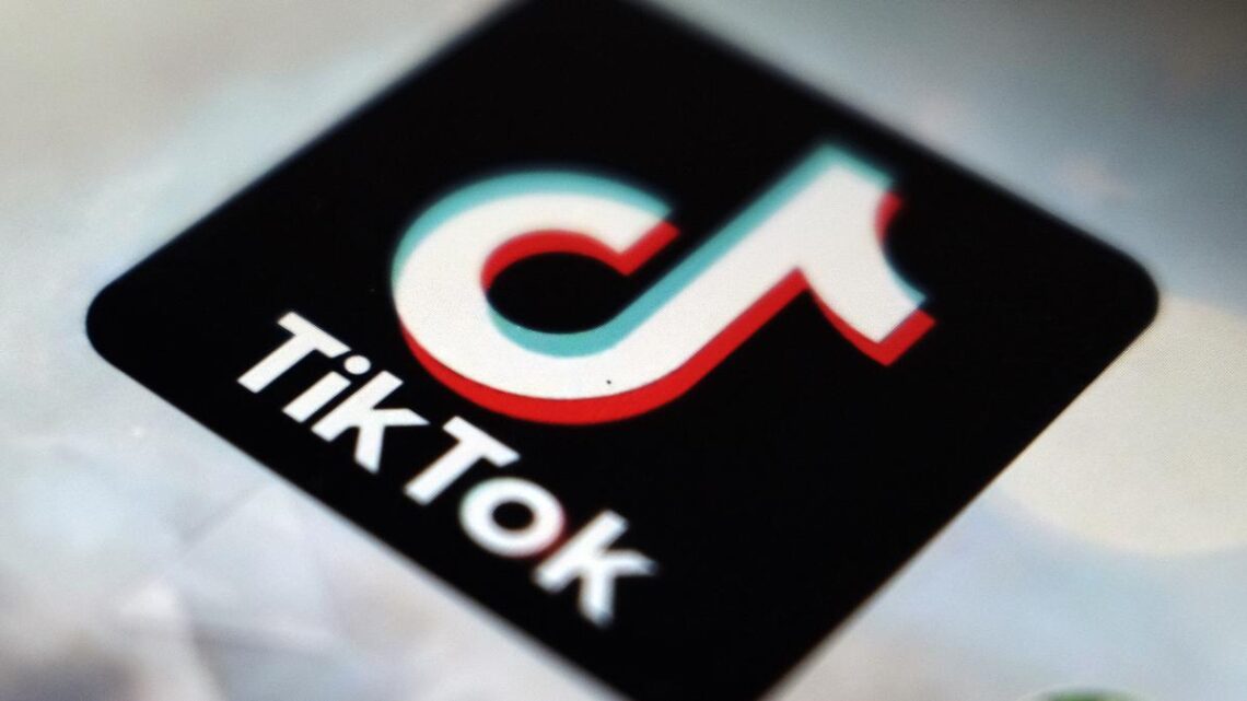 U.S. lawmakers advance bill on banning TikTok