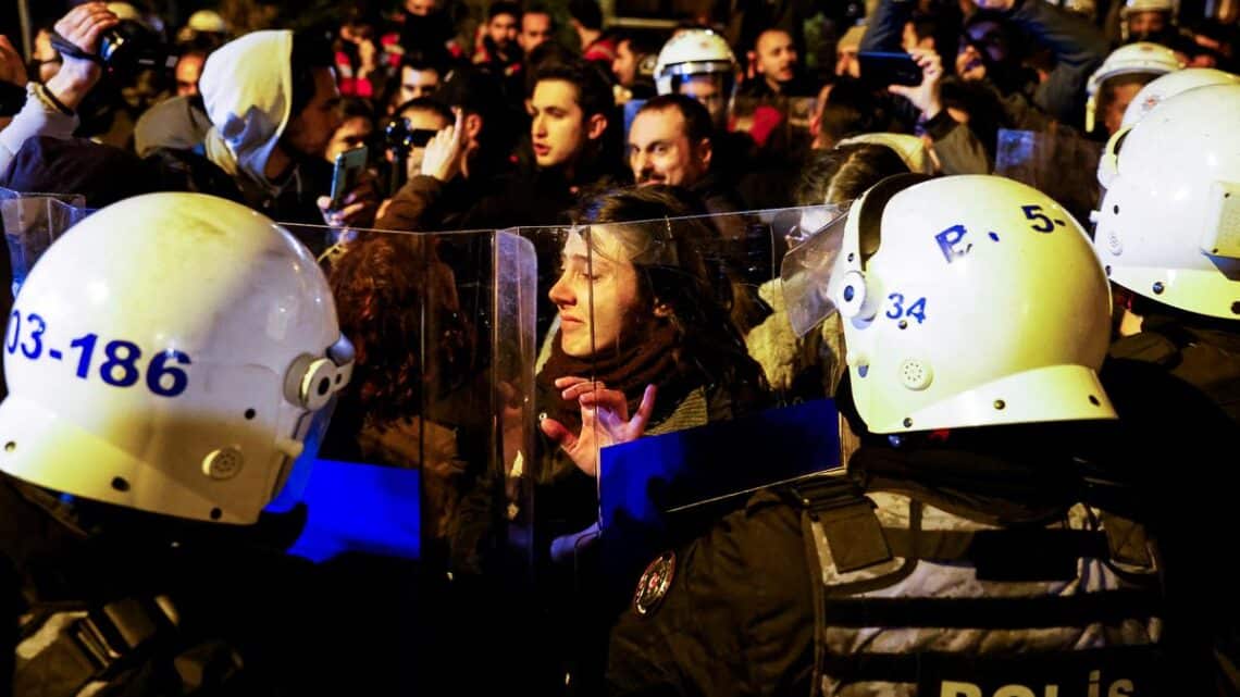 Women in Turkey brave ban on Istanbul march, get tear-gassed