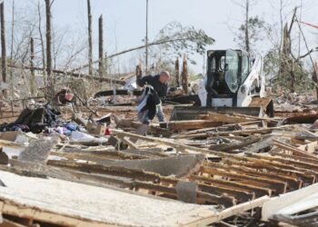 At least 26 dead after tornadoes rake U.S. Midwest, South